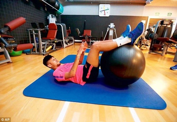 Mê mải Facebook và Instagram, Neymar lộ chuyện trốn tập ở Barca ảnh 2 Mê mải Facebook và Instagram, Neymar lộ chuyện trốn tập ở Barca ảnh 2