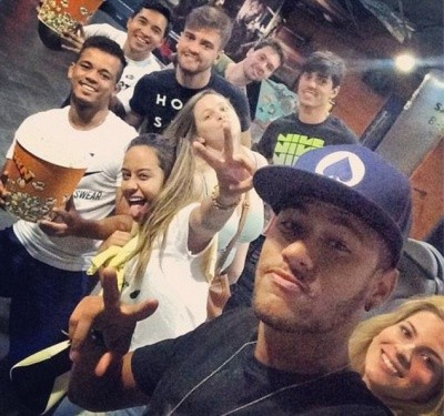 Mê mải Facebook và Instagram, Neymar lộ chuyện trốn tập ở Barca ảnh 3 Mê mải Facebook và Instagram, Neymar lộ chuyện trốn tập ở Barca ảnh 3