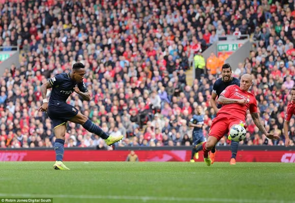 Xà ngang cứu Liverpool, Man City thoát thua nhờ Fernando ảnh 3