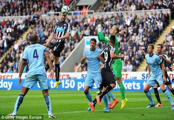 Xà ngang cứu Liverpool, Man City thoát thua nhờ Fernando ảnh 4 Xà ngang cứu Liverpool, Man City thoát thua nhờ Fernando ảnh 4