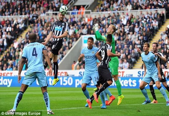 Xà ngang cứu Liverpool, Man City thoát thua nhờ Fernando ảnh 4