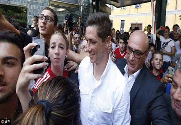 “Hàng thải” của Chelsea được fan chào đón nồng nhiệt ở Milan ảnh 3 “Hàng thải” của Chelsea được fan chào đón nồng nhiệt ở Milan ảnh 3