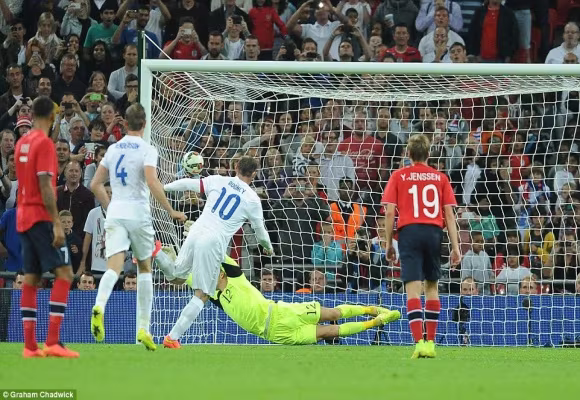 Chùm ảnh: Rooney lập công "rửa" băng đội trưởng Tam Sư  ảnh 6 Chùm ảnh: Rooney lập công "rửa" băng đội trưởng Tam Sư  ảnh 6