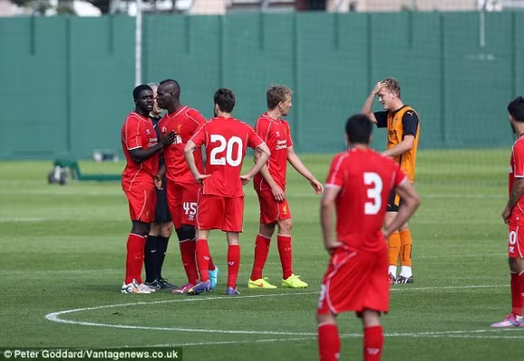 “Ngựa quen đường cũ”, Balotelli đòi “tẩn” trọng tài ảnh 2 “Ngựa quen đường cũ”, Balotelli đòi “tẩn” trọng tài ảnh 2