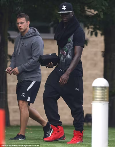 “Ngựa quen đường cũ”, Balotelli đòi “tẩn” trọng tài ảnh 4 “Ngựa quen đường cũ”, Balotelli đòi “tẩn” trọng tài ảnh 4