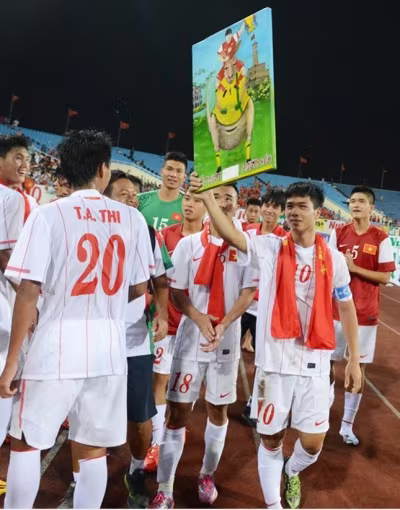 Công Phượng và món quà gây “bão mạng” ảnh 1 Công Phượng và món quà gây “bão mạng” ảnh 1