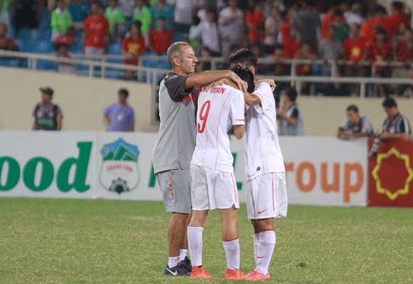 Đội tuyển U19 Việt Nam và những chiếc cúp trong lòng người hâm mộ ảnh 2 Đội tuyển U19 Việt Nam và những chiếc cúp trong lòng người hâm mộ ảnh 2