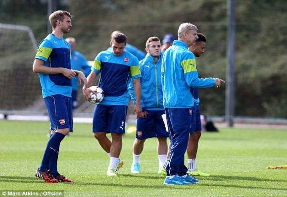 Arsenal “thủng” lỗ chỗ hàng thủ, mỏi mắt chờ Ozil ảnh 1 Arsenal “thủng” lỗ chỗ hàng thủ, mỏi mắt chờ Ozil ảnh 1