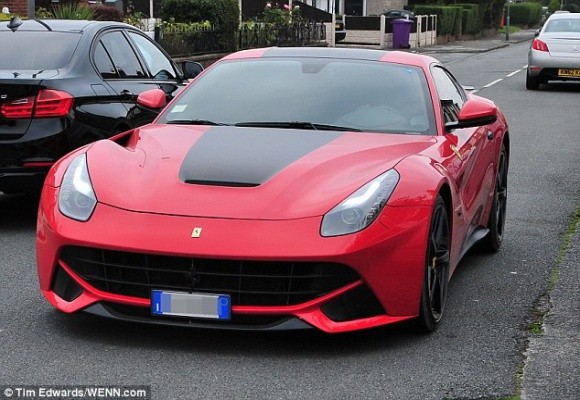“Siêu quậy” Balotelli lại khoe “xế” khủng, làm trò hề trên sân tập ảnh 1 “Siêu quậy” Balotelli lại khoe “xế” khủng, làm trò hề trên sân tập ảnh 1