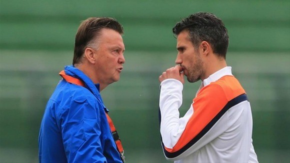 Robin Van Persie có thể phải vắng mặt ở trận bán kết gặp Argentina ảnh 1 Robin Van Persie có thể phải vắng mặt ở trận bán kết gặp Argentina ảnh 1