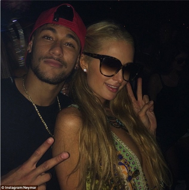 Neymar vui thú bên cạnh "quả bom sex" Paris Hilton ảnh 2 Neymar vui thú bên cạnh "quả bom sex" Paris Hilton ảnh 2