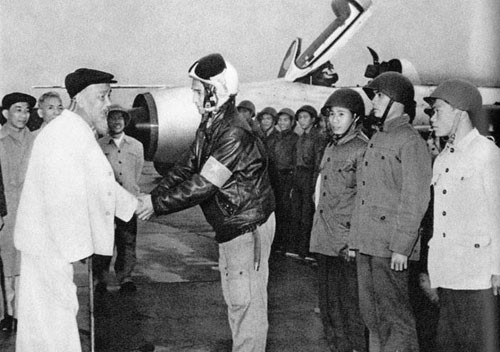 Bác Hồ với câu nói bất hủ: Mỹ sẽ chỉ chịu thua trên bầu trời Hà Nội ảnh 6 Bác Hồ với câu nói bất hủ: Mỹ sẽ chỉ chịu thua trên bầu trời Hà Nội ảnh 6