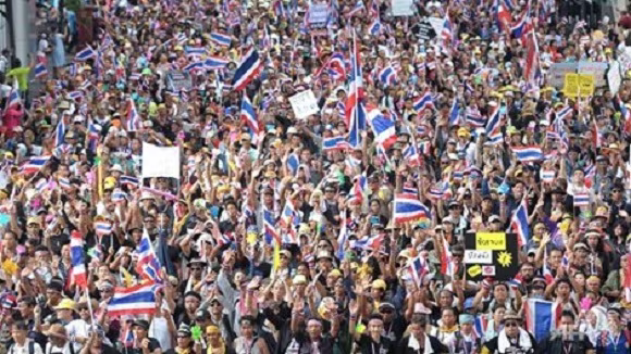 Súng nổ, người chết, quân đội triển khai, cảnh sát hộ tống Thủ tướng đến nơi bí mật ảnh 3