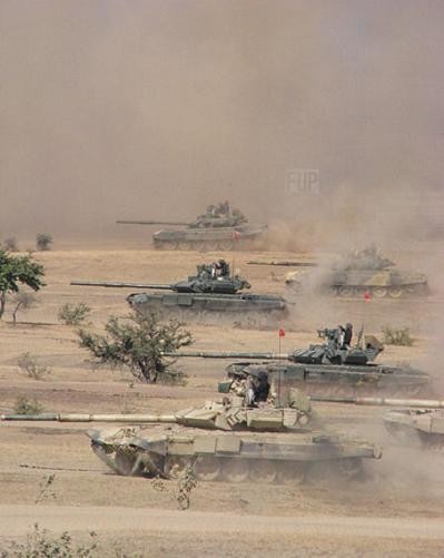 Nga mang tăng “phổ thông” T-72 đấu với các siêu tăng Top 10 thế giới? ảnh 11 Nga mang tăng “phổ thông” T-72 đấu với các siêu tăng Top 10 thế giới? ảnh 11