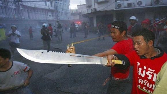 Ngừng phong tỏa Bangkok: “Võ sĩ áo vàng” có dấu hiệu đuối sức ảnh 1 Ngừng phong tỏa Bangkok: “Võ sĩ áo vàng” có dấu hiệu đuối sức ảnh 1