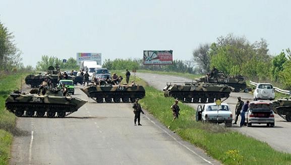 Kiev dọa thẳng tay trấn áp, Donbass cương quyết không hoãn trưng cầu dân ý ảnh 1 Kiev dọa thẳng tay trấn áp, Donbass cương quyết không hoãn trưng cầu dân ý ảnh 1