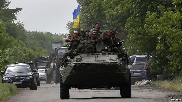 Nhóm Right Sector bắn 30 lính Ukraine đã hạ vũ khí ảnh 1 Nhóm Right Sector bắn 30 lính Ukraine đã hạ vũ khí ảnh 1