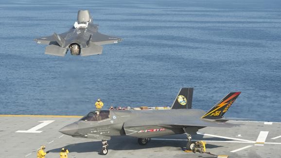 Siêu tiêm kích F-35C chuẩn bị thử nghiệm trên tàu sân bay ảnh 2 Siêu tiêm kích F-35C chuẩn bị thử nghiệm trên tàu sân bay ảnh 2