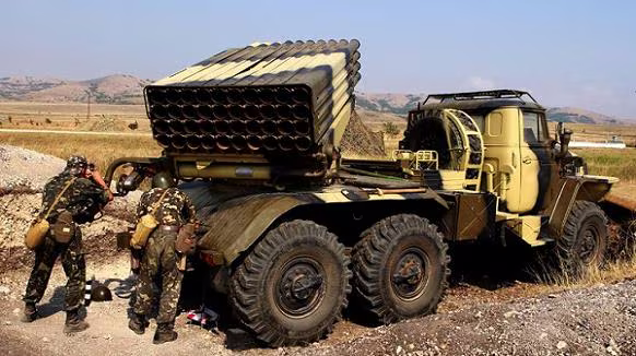 Dân quân Lugansk chiếm một hệ thống tên lửa đa nòng Grad ảnh 1 Dân quân Lugansk chiếm một hệ thống tên lửa đa nòng Grad ảnh 1
