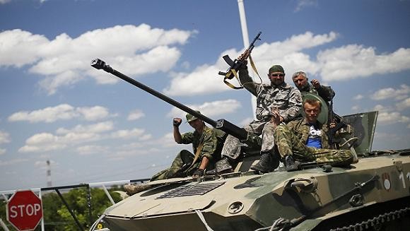 Donetsk tuyên bố thiết quân luật và thành lập quân đội hợp đồng ảnh 1 Donetsk tuyên bố thiết quân luật và thành lập quân đội hợp đồng ảnh 1