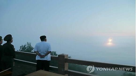 Triều Tiên phóng 4 tên lửa tầm ngắn vào vùng biển phía Đông ảnh 1 Triều Tiên phóng 4 tên lửa tầm ngắn vào vùng biển phía Đông ảnh 1