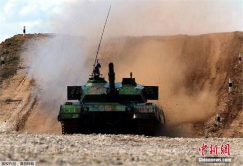 Tank Biathlon 2014: Tăng Type 96 Trung Quốc hỏng, xạ thủ bắn tồi ảnh 2 Tank Biathlon 2014: Tăng Type 96 Trung Quốc hỏng, xạ thủ bắn tồi ảnh 2