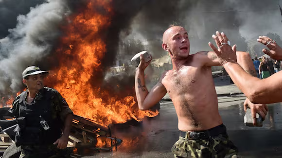 Ukraine đưa xe tăng và vũ khí hạng nặng vào thủ đô Kiev làm gì? ảnh 2 Ukraine đưa xe tăng và vũ khí hạng nặng vào thủ đô Kiev làm gì? ảnh 2