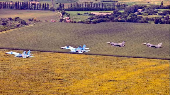 Ông Poroshenko: Vào NATO hay không, phải do nhân dân Ukraine quyết định ảnh 1 Ông Poroshenko: Vào NATO hay không, phải do nhân dân Ukraine quyết định ảnh 1