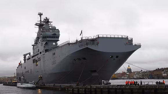 Tàu Mistral đầu tiên cùng 200 thủy thủ Nga bắt đầu đợt chạy thử tại Pháp ảnh 2 Tàu Mistral đầu tiên cùng 200 thủy thủ Nga bắt đầu đợt chạy thử tại Pháp ảnh 2