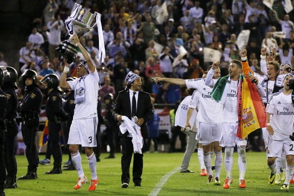 Chùm ảnh: Real Madrid mở đại tiệc đón Cúp Nhà Vua ảnh 10 Chùm ảnh: Real Madrid mở đại tiệc đón Cúp Nhà Vua ảnh 10