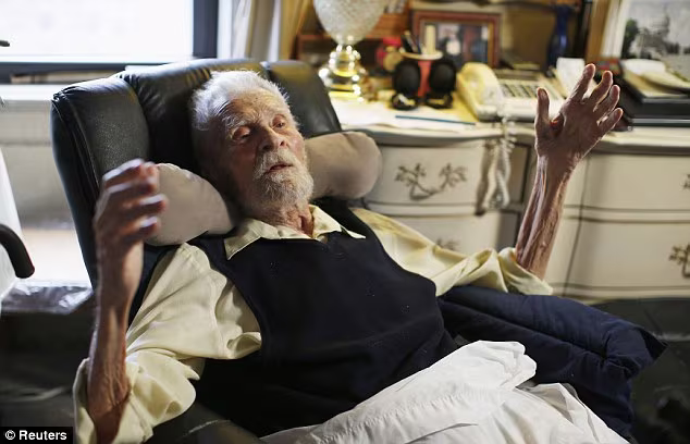 Bí quyết sống của người đàn ông thọ nhất thế giới ảnh 1