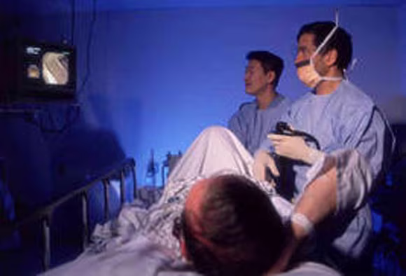 Nhạo báng "của quý" khi bệnh nhân đang bất tỉnh, bác sĩ bị kiện ảnh 1 Nhạo báng "của quý" khi bệnh nhân đang bất tỉnh, bác sĩ bị kiện ảnh 1