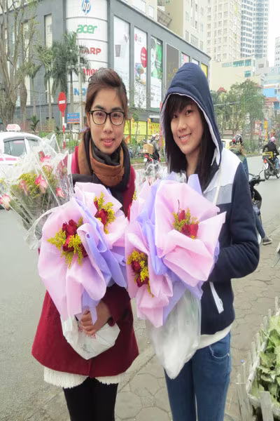 Sinh viên tất bật "làm ăn" dịp Valentine ảnh 2 Sinh viên tất bật "làm ăn" dịp Valentine ảnh 2