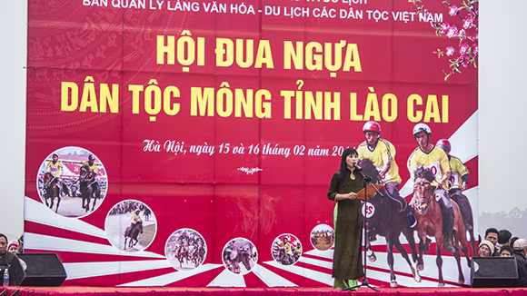 Mãn nhãn xem ngựa đua Bắc Hà sải vó tại Thủ đô ảnh 1