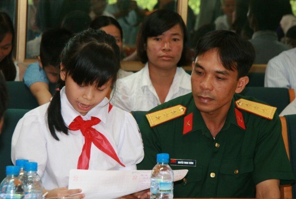 Bé gái lớp 3 giành giải Nhất cuộc thi "Viết thư gửi các chiến sỹ canh giữ biển đảo quê hương" ảnh 9 Bé gái lớp 3 giành giải Nhất cuộc thi "Viết thư gửi các chiến sỹ canh giữ biển đảo quê hương" ảnh 9