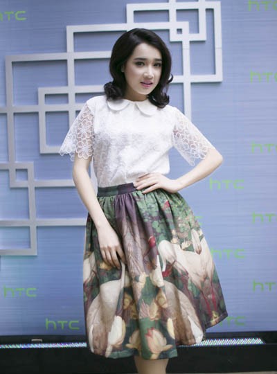 “Búp bê” Nhã Phương khoe vẻ đẹp trong sáng, thánh thiện ảnh 3 “Búp bê” Nhã Phương khoe vẻ đẹp trong sáng, thánh thiện ảnh 3