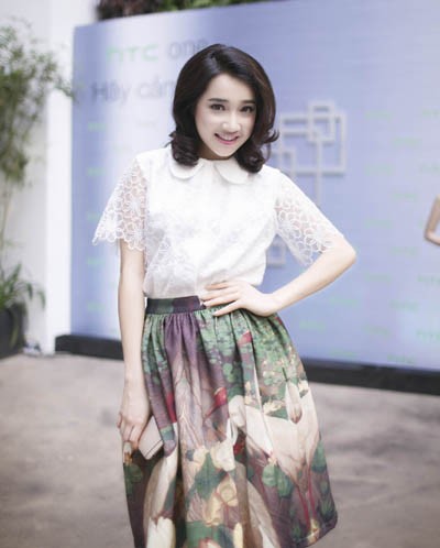“Búp bê” Nhã Phương khoe vẻ đẹp trong sáng, thánh thiện ảnh 4 “Búp bê” Nhã Phương khoe vẻ đẹp trong sáng, thánh thiện ảnh 4