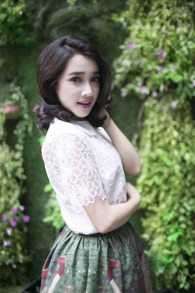 “Búp bê” Nhã Phương khoe vẻ đẹp trong sáng, thánh thiện ảnh 8 “Búp bê” Nhã Phương khoe vẻ đẹp trong sáng, thánh thiện ảnh 8