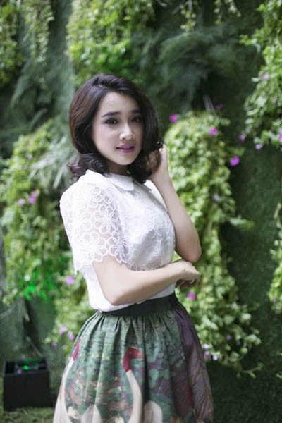 “Búp bê” Nhã Phương khoe vẻ đẹp trong sáng, thánh thiện ảnh 9 “Búp bê” Nhã Phương khoe vẻ đẹp trong sáng, thánh thiện ảnh 9