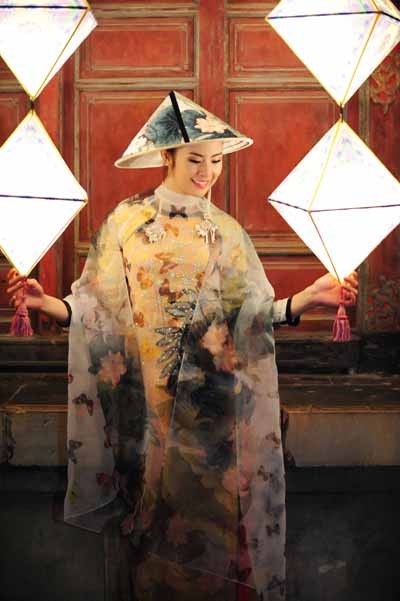 Hoa hậu Ngọc Hân hoá thân thành cô gái Lào trong Đêm Phương Đông ảnh 11 Hoa hậu Ngọc Hân hoá thân thành cô gái Lào trong Đêm Phương Đông ảnh 11