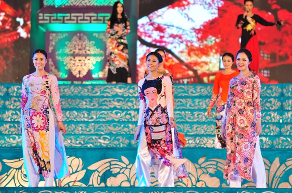 Hoa hậu Ngọc Hân ra mắt BST áo dài mang hình ảnh Hàn Quốc ảnh 1 Hoa hậu Ngọc Hân ra mắt BST áo dài mang hình ảnh Hàn Quốc ảnh 1
