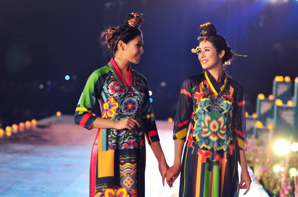Hoa hậu Ngọc Hân ra mắt BST áo dài mang hình ảnh Hàn Quốc ảnh 10 Hoa hậu Ngọc Hân ra mắt BST áo dài mang hình ảnh Hàn Quốc ảnh 10
