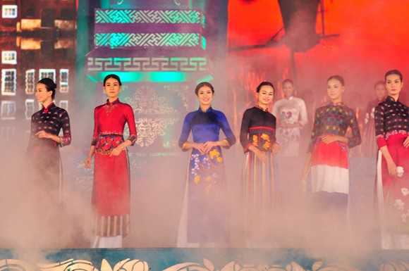 Hoa hậu Ngọc Hân ra mắt BST áo dài mang hình ảnh Hàn Quốc ảnh 3 Hoa hậu Ngọc Hân ra mắt BST áo dài mang hình ảnh Hàn Quốc ảnh 3