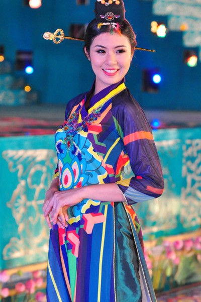 Hoa hậu Ngọc Hân ra mắt BST áo dài mang hình ảnh Hàn Quốc ảnh 5 Hoa hậu Ngọc Hân ra mắt BST áo dài mang hình ảnh Hàn Quốc ảnh 5