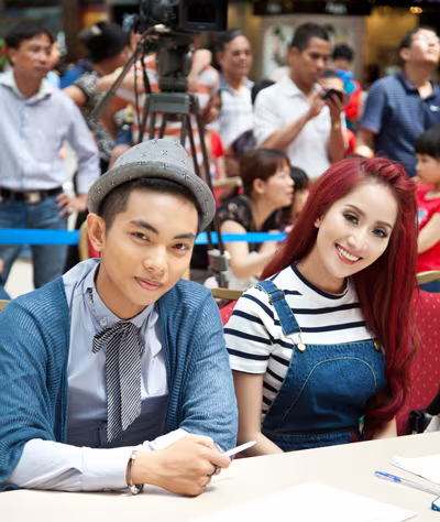 Khánh Thi diện… yếm trẻ trung đi tìm thí sinh bước nhảy hoàn vũ ảnh 5 Khánh Thi diện… yếm trẻ trung đi tìm thí sinh bước nhảy hoàn vũ ảnh 5