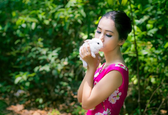 Chán nude, người mẫu Xuân Thuỳ vào rừng chơi… với thỏ ảnh 3 Chán nude, người mẫu Xuân Thuỳ vào rừng chơi… với thỏ ảnh 3
