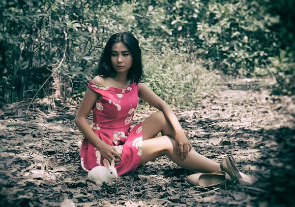 Chán nude, người mẫu Xuân Thuỳ vào rừng chơi… với thỏ ảnh 4 Chán nude, người mẫu Xuân Thuỳ vào rừng chơi… với thỏ ảnh 4
