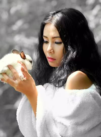 Chán nude, người mẫu Xuân Thuỳ vào rừng chơi… với thỏ ảnh 6 Chán nude, người mẫu Xuân Thuỳ vào rừng chơi… với thỏ ảnh 6