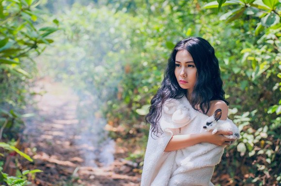 Chán nude, người mẫu Xuân Thuỳ vào rừng chơi… với thỏ ảnh 8 Chán nude, người mẫu Xuân Thuỳ vào rừng chơi… với thỏ ảnh 8