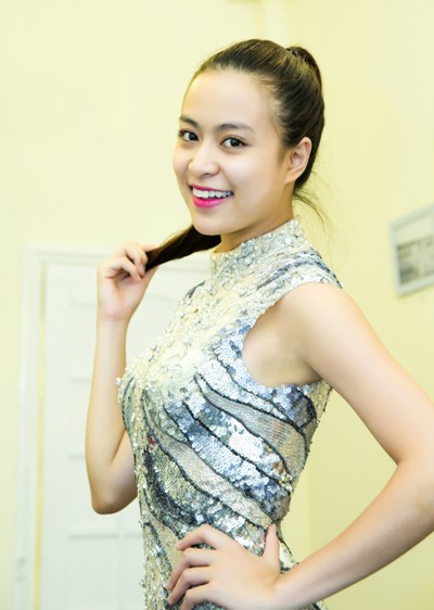 Hoàng Thuỳ Linh khoe đường cong gợi cảm ảnh 1 Hoàng Thuỳ Linh khoe đường cong gợi cảm ảnh 1